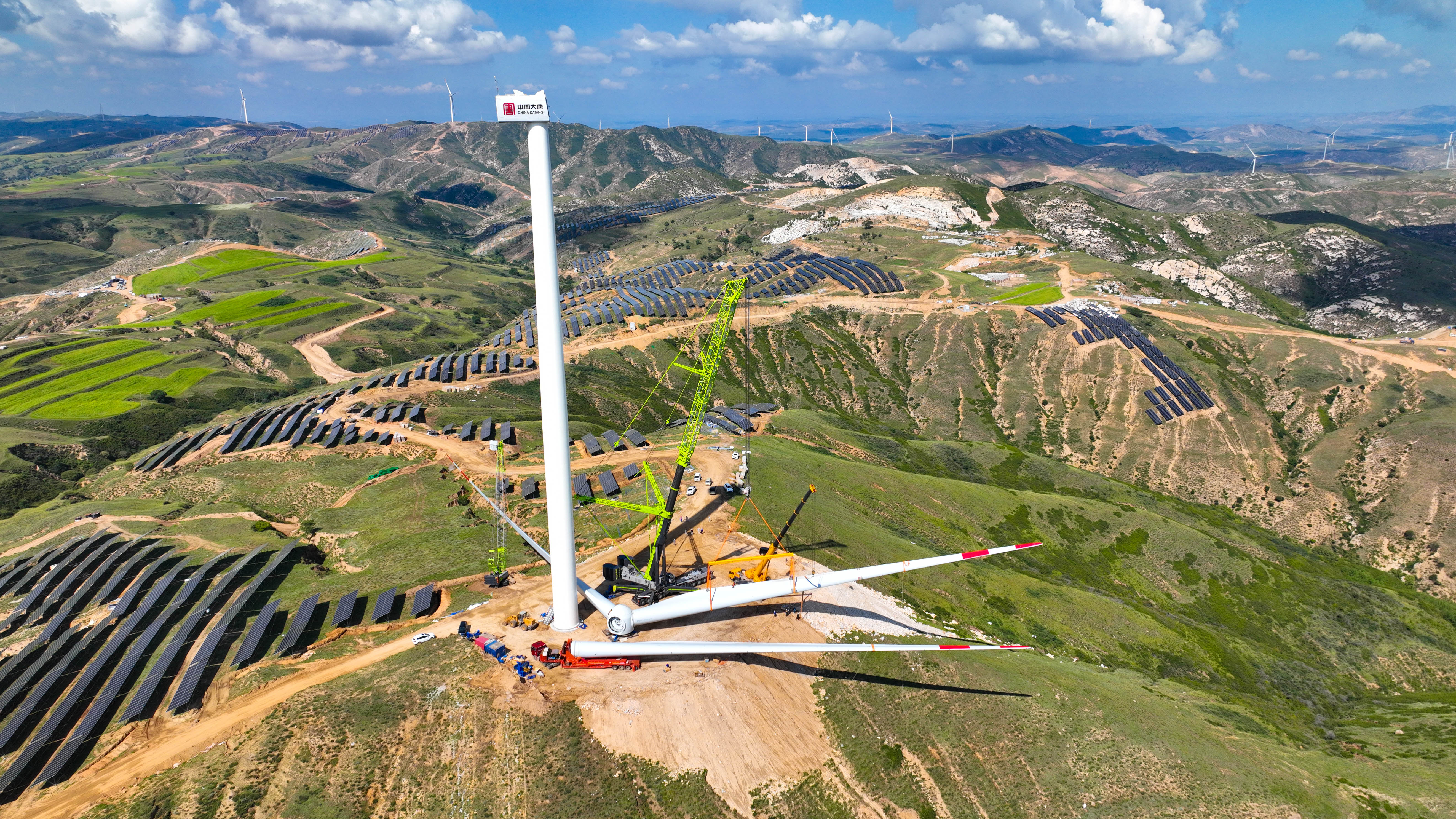 1698125743097057420.jpg 新能源:向“綠”而行 這里“ 風(fēng)光”獨(dú)好 (1).jpg