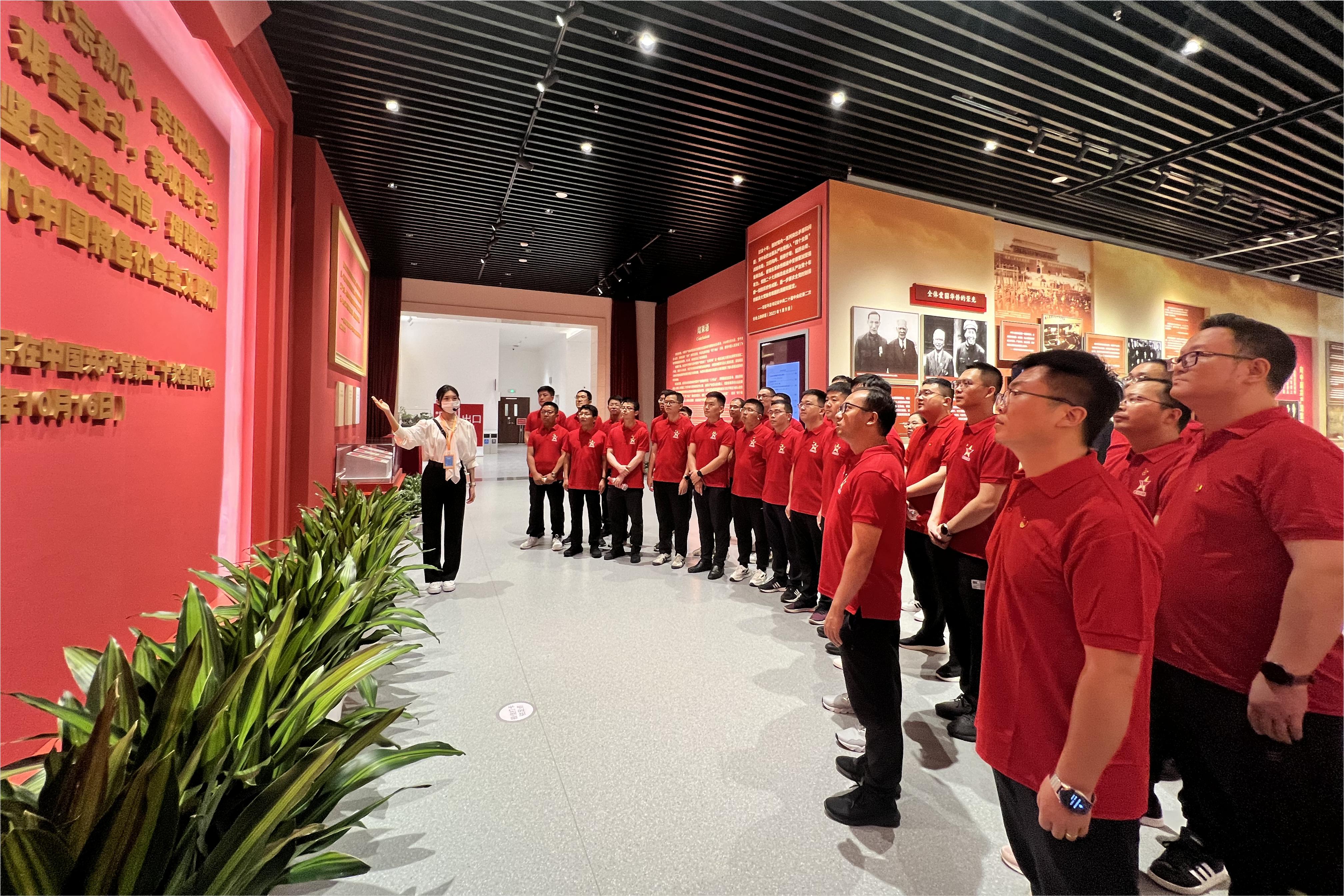 1中國大唐“青馬工程”學(xué)員到香山革命紀念館開展紅色教育.jpg